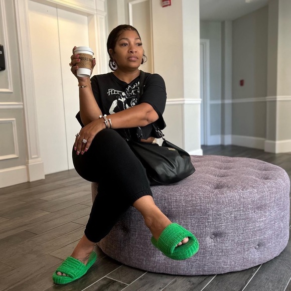 Meet your Posher, Ruby - Picture 3 of 3